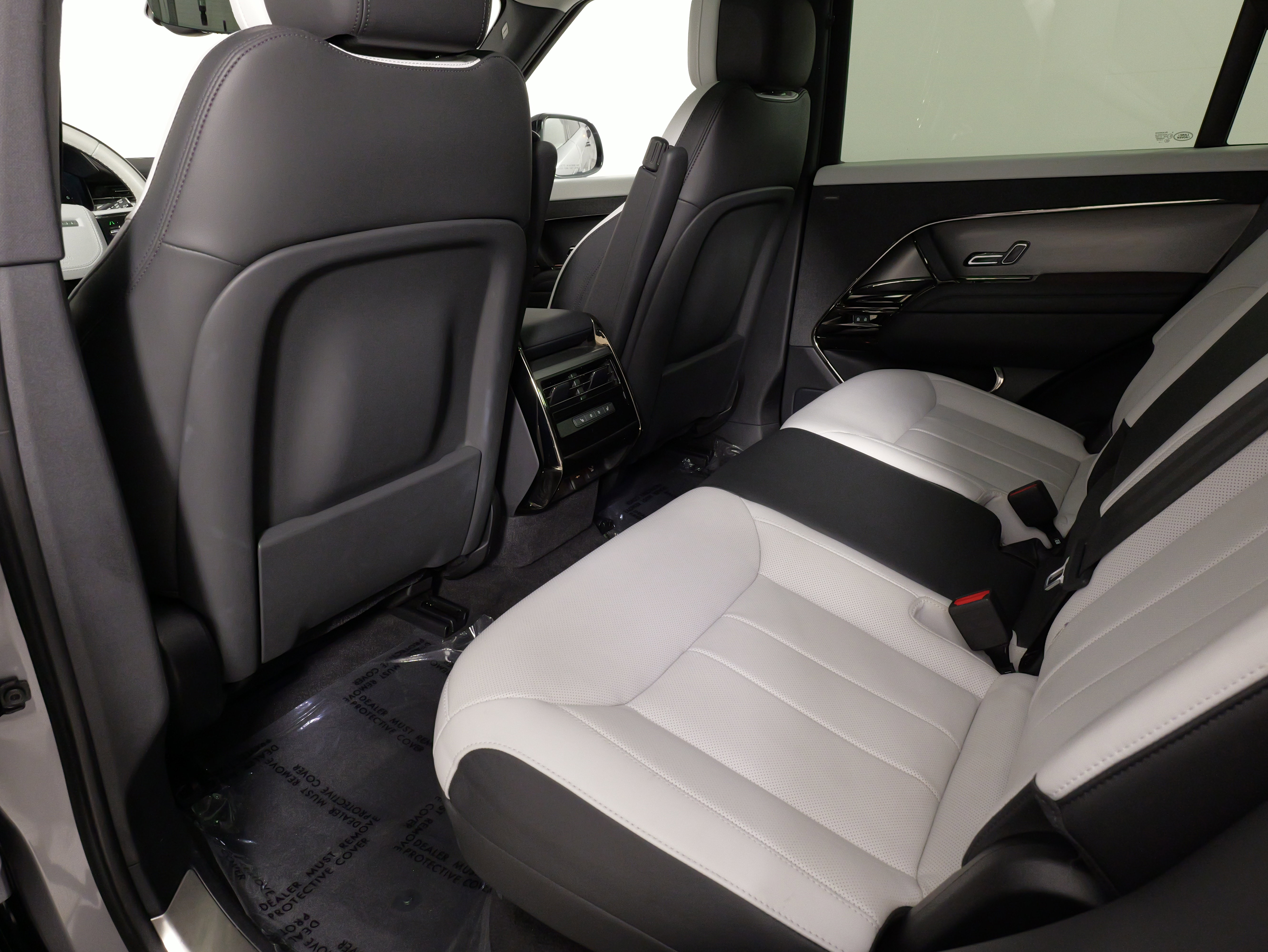 Used 2023 Land Rover Range Rover Sport SE Dynamic image 35