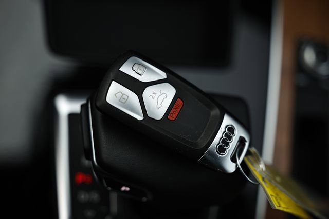 Used 2023 Audi Q5 e Premium Plus image 40