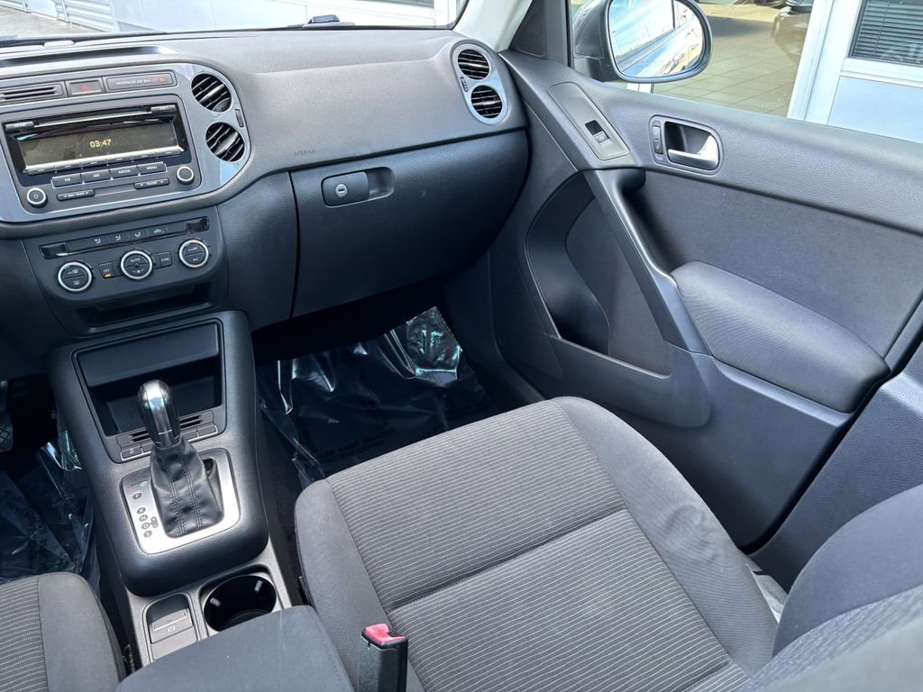 Used 2013 Volkswagen Tiguan S image 22