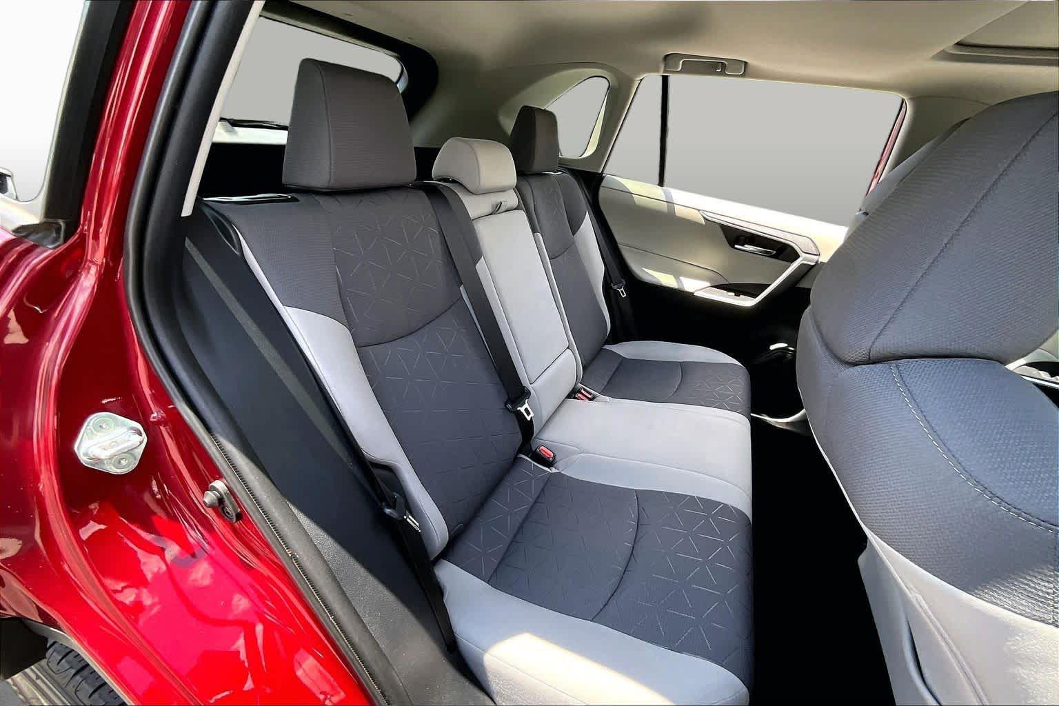 Used 2021 Toyota RAV4 XLE w/ Convenience Package AWD/4WD image 21