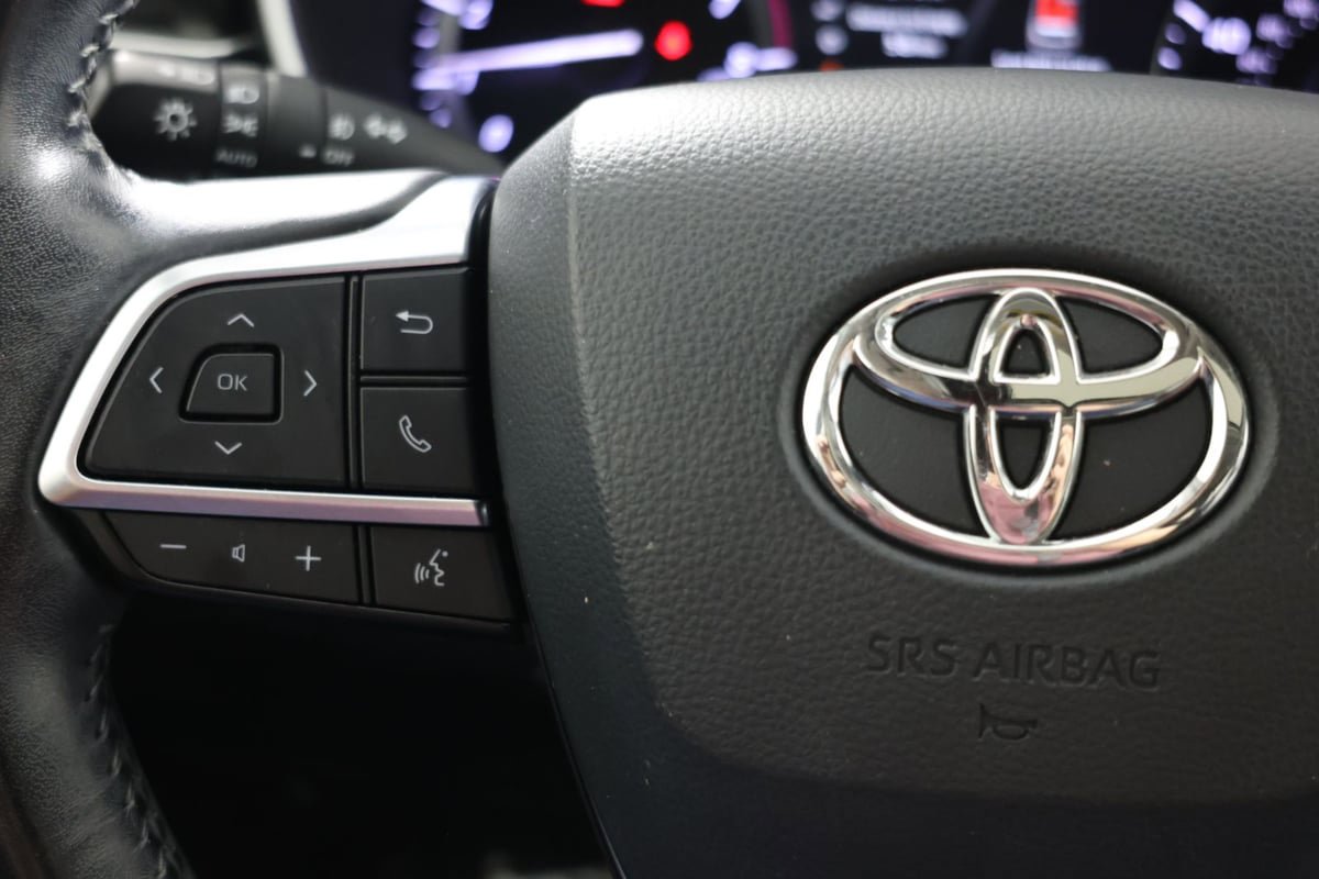 Used 2020 Toyota Highlander XLE FWD image 29