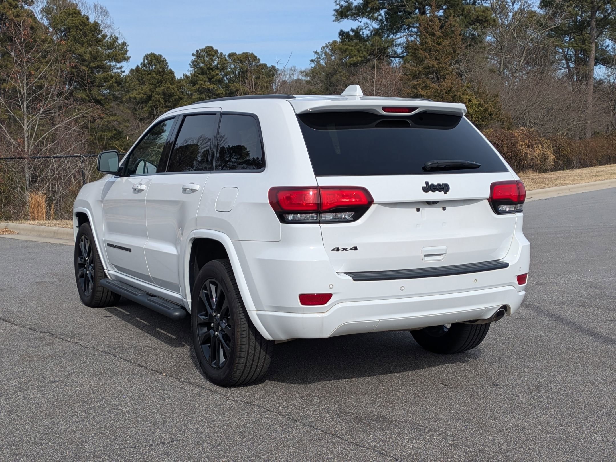 Used 2022 Jeep Grand Cherokee Laredo X image 7