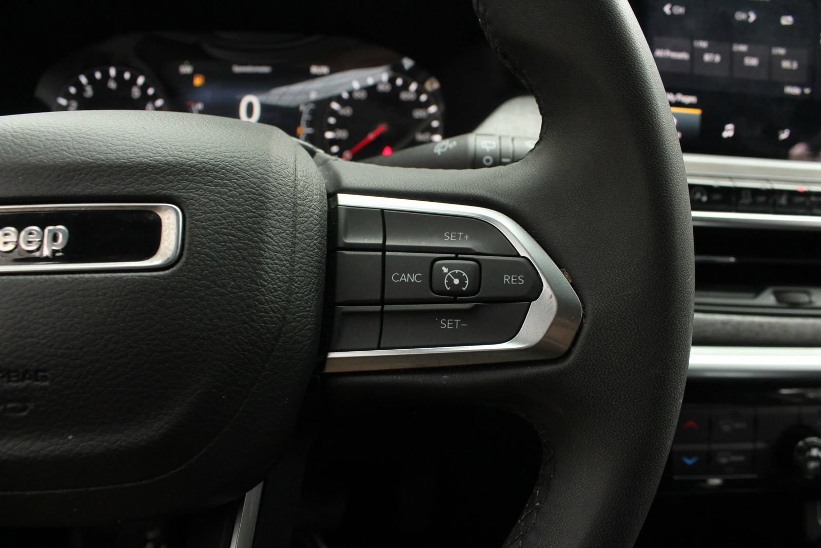 Used 2024 Jeep Compass Latitude AWD/4WD image 30