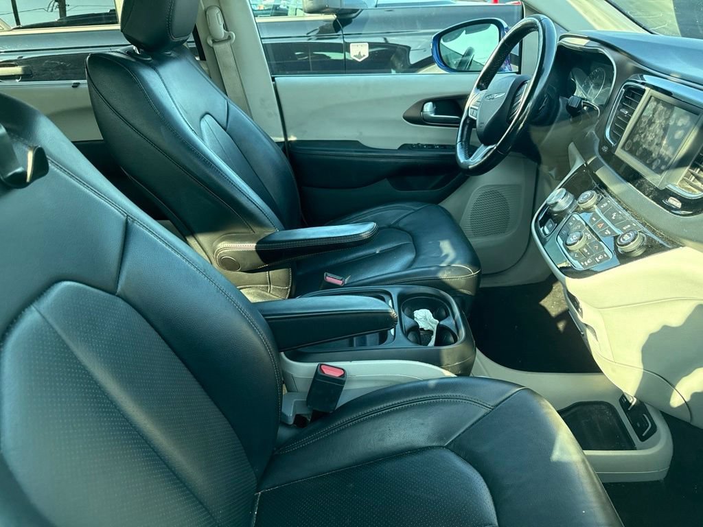 Used 2019 Chrysler Pacifica Touring-L FWD image 23