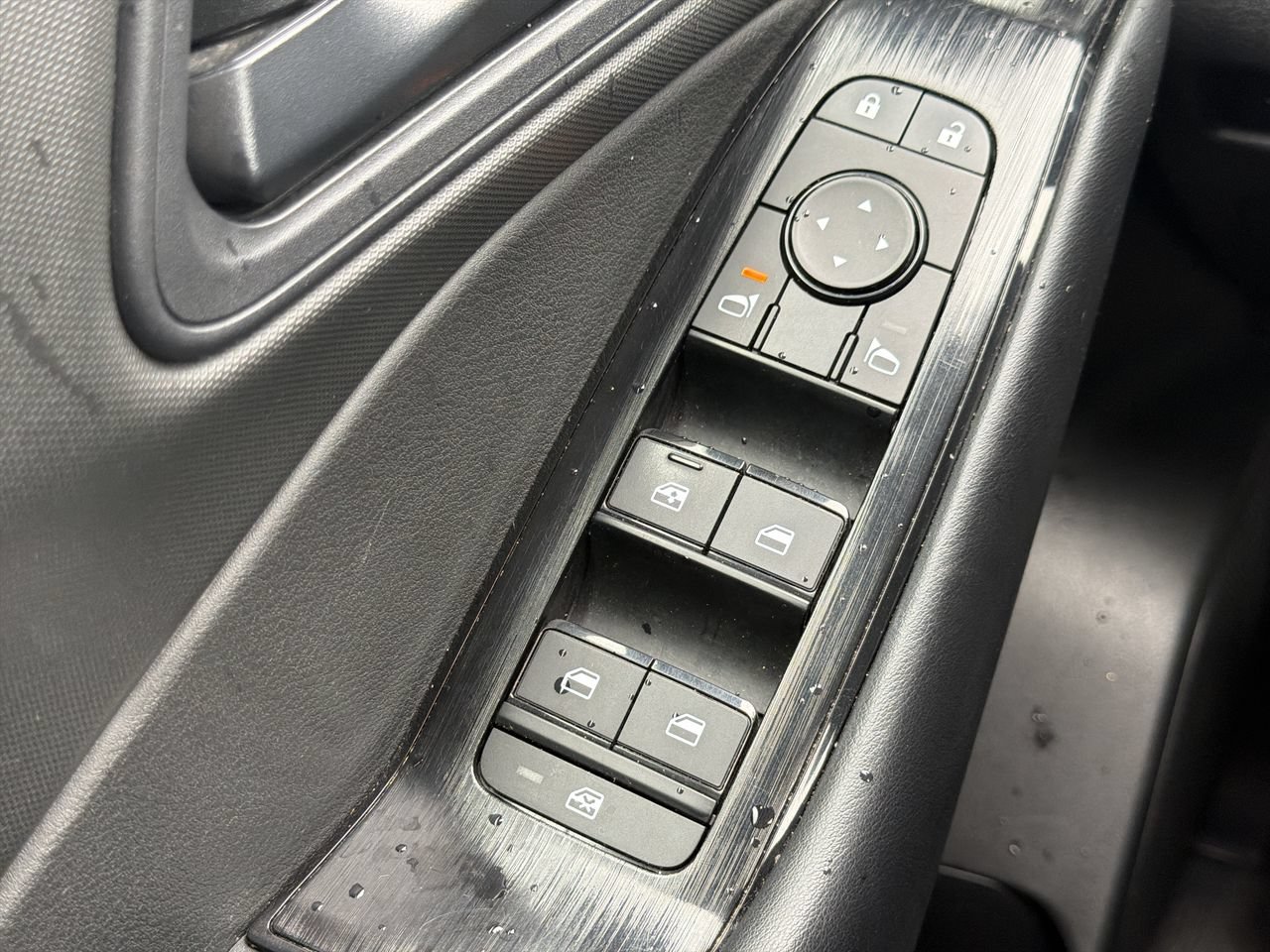Used 2024 Nissan Rogue S AWD/4WD image 11