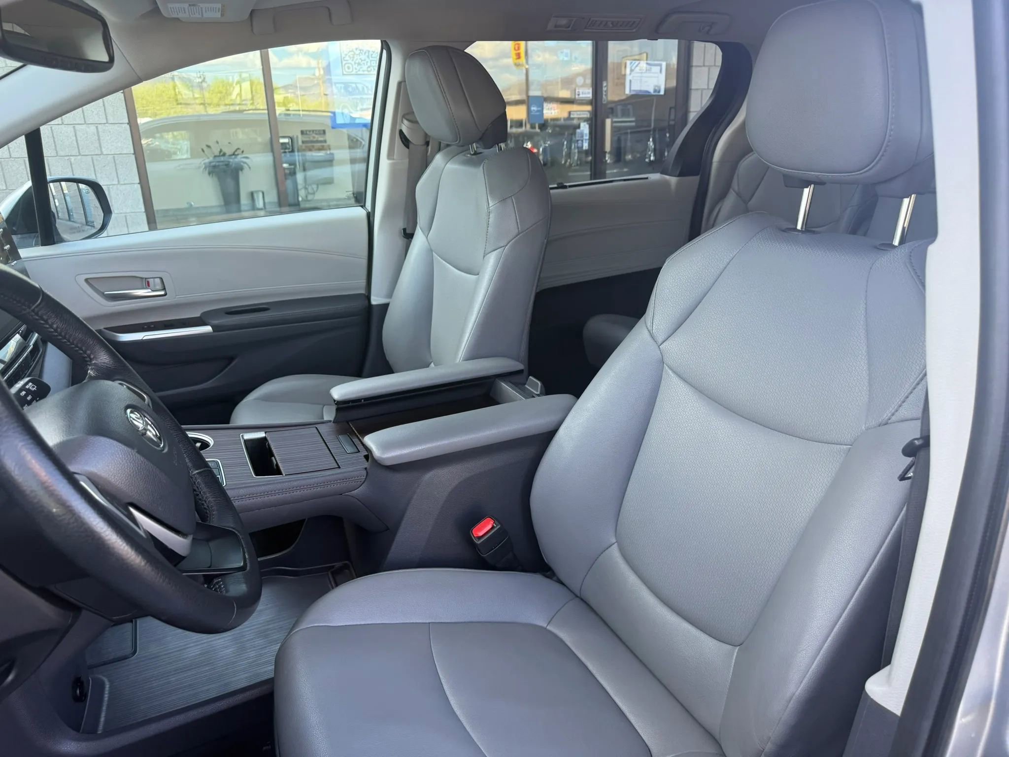 Used 2024 Toyota Sienna XLE image 18