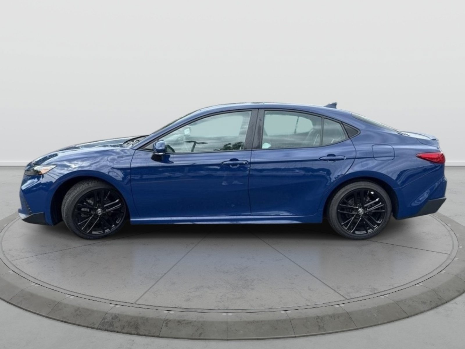 Used 2026 Toyota Camry SE FWD image 4