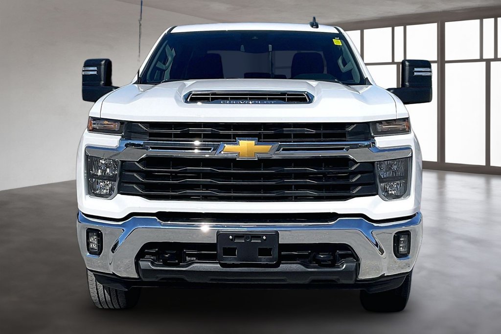Used 2025 Chevrolet Silverado 2500 LT w/ Convenience Package AWD/4WD image 2