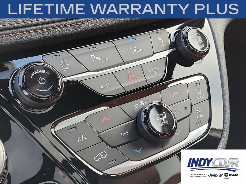 New 2026 Chrysler Pacifica Pinnacle w/ Trailer Tow Group AWD/4WD image 32