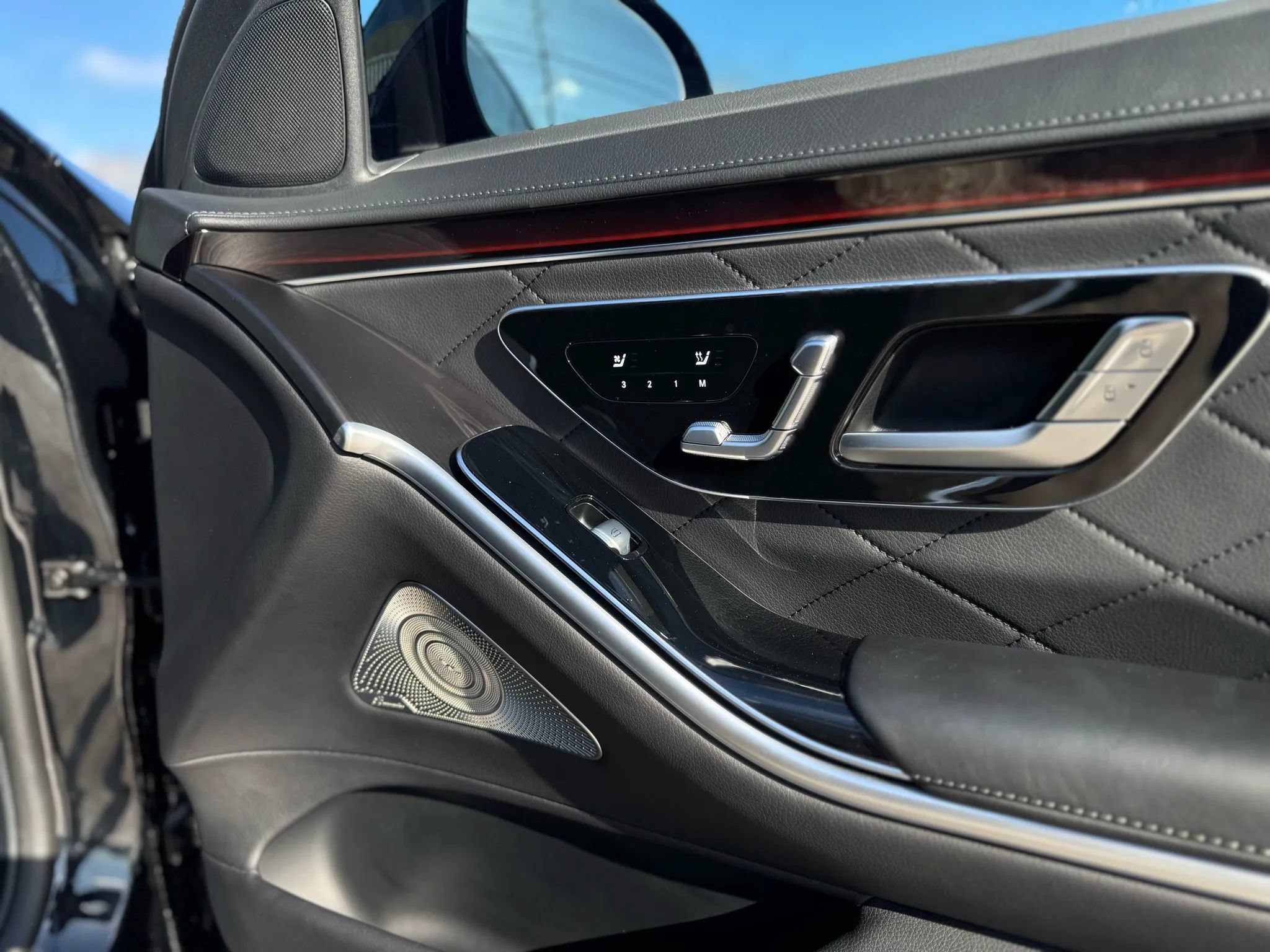 Used 2025 Mercedes-Benz S 580 4MATIC Sedan image 32