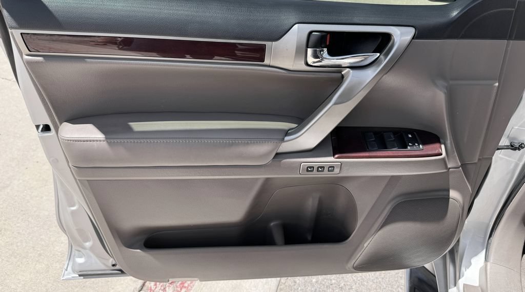 Used 2019 Lexus GX 460 AWD/4WD image 12