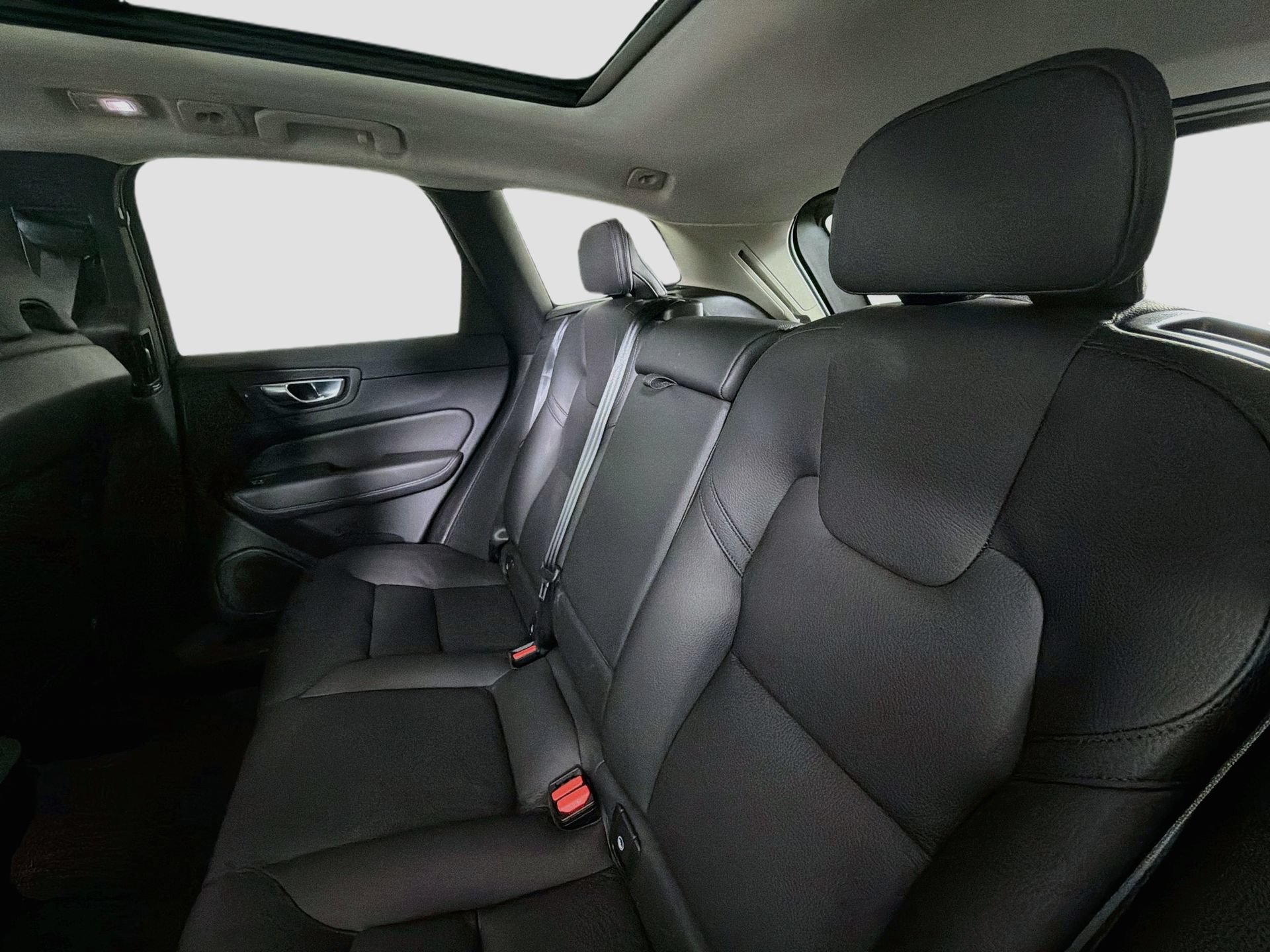 Certified 2024 Volvo XC60 B5 Plus AWD/4WD image 25