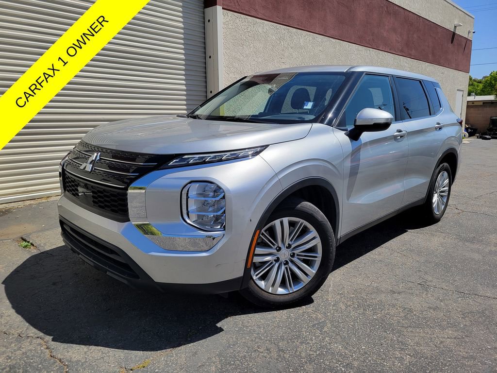 Used 2024 Mitsubishi Outlander ES FWD image 1