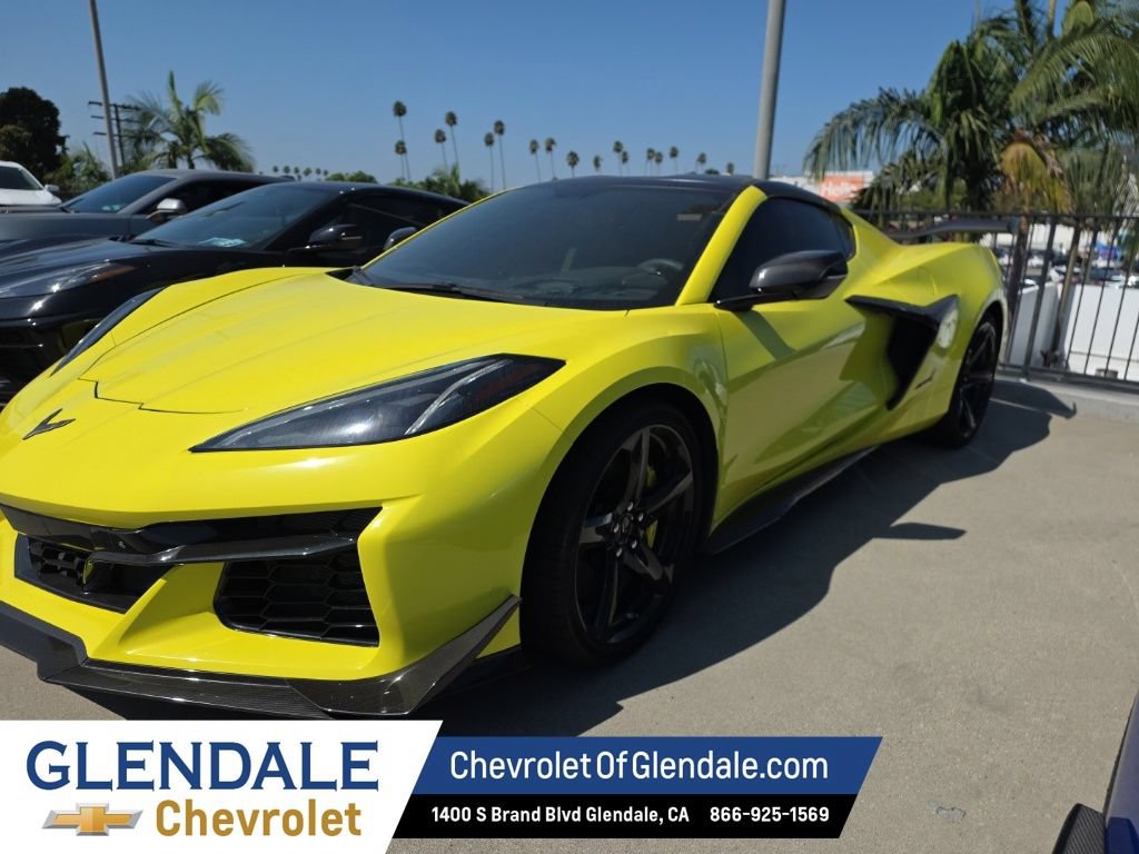 Used 2023 Chevrolet Corvette Z06 w/ Z07 Performance Package RWD image 2