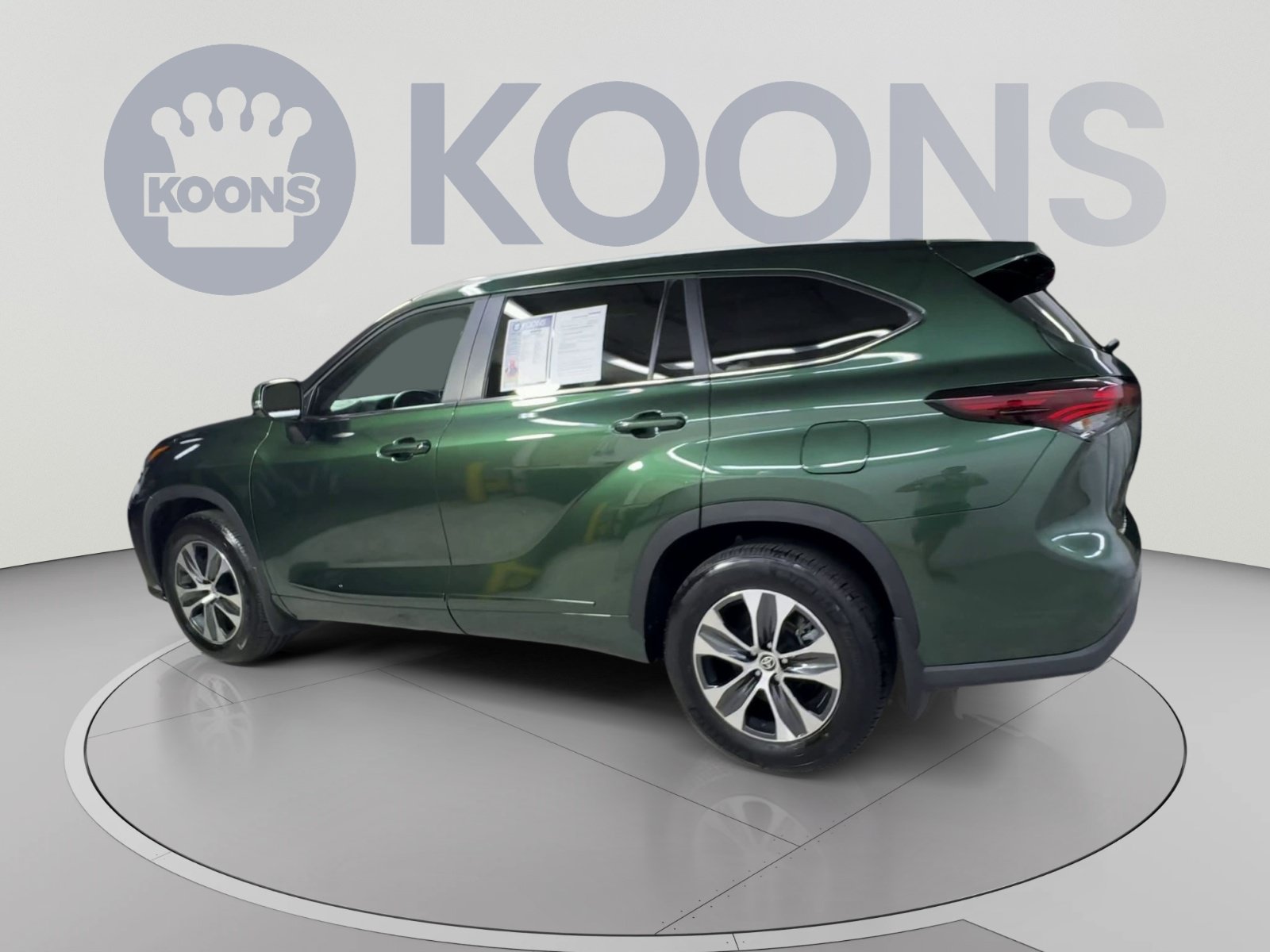 Used 2025 Toyota Highlander XLE AWD/4WD image 8