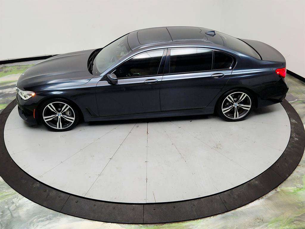 Used 2018 BMW 750i RWD image 41