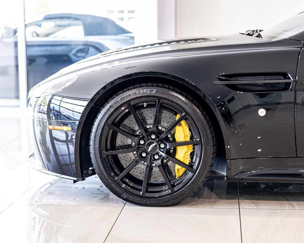 Used 2017 Aston Martin V12 Vantage S RWD image 8