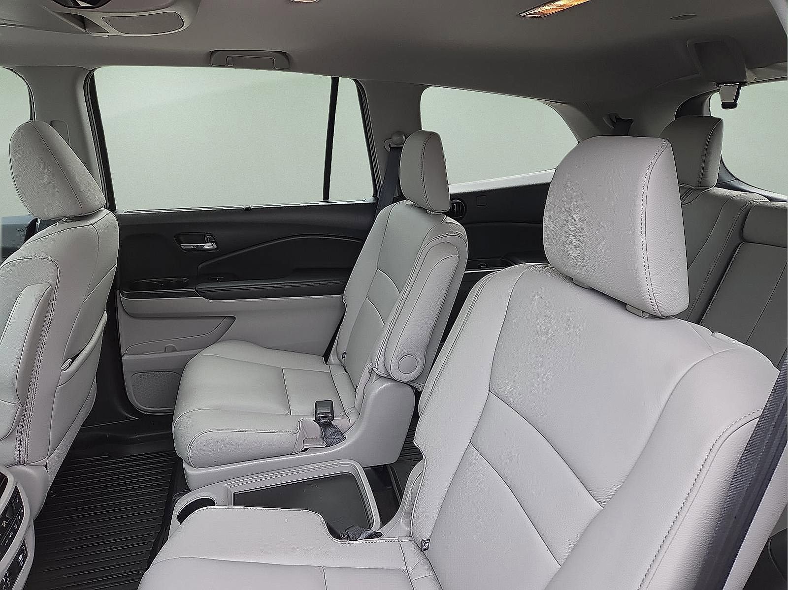 Used 2020 Honda Pilot Touring image 10
