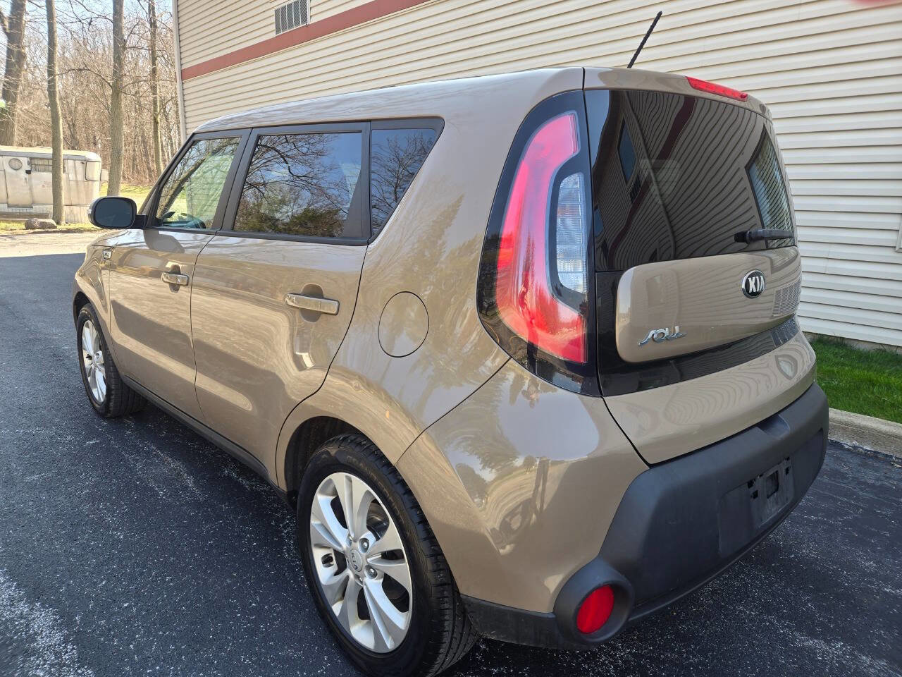 Used 2014 Kia Soul + image 5