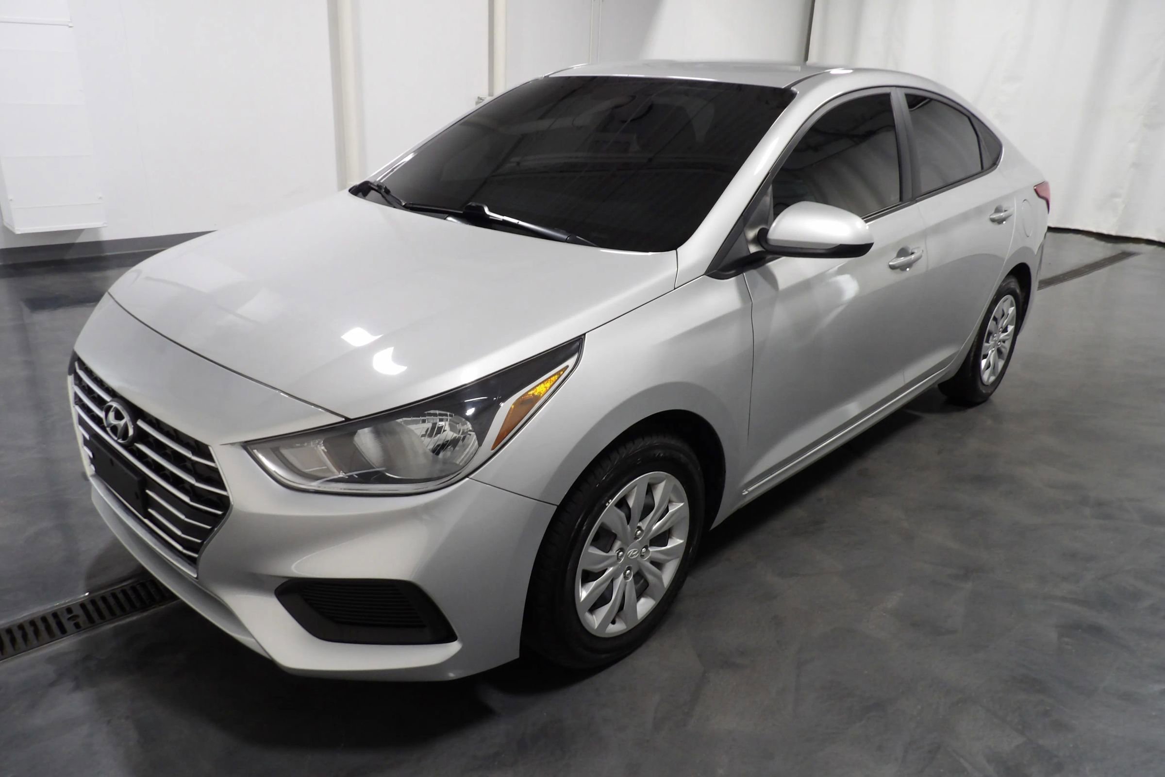 Used 2020 Hyundai Accent SE image 3