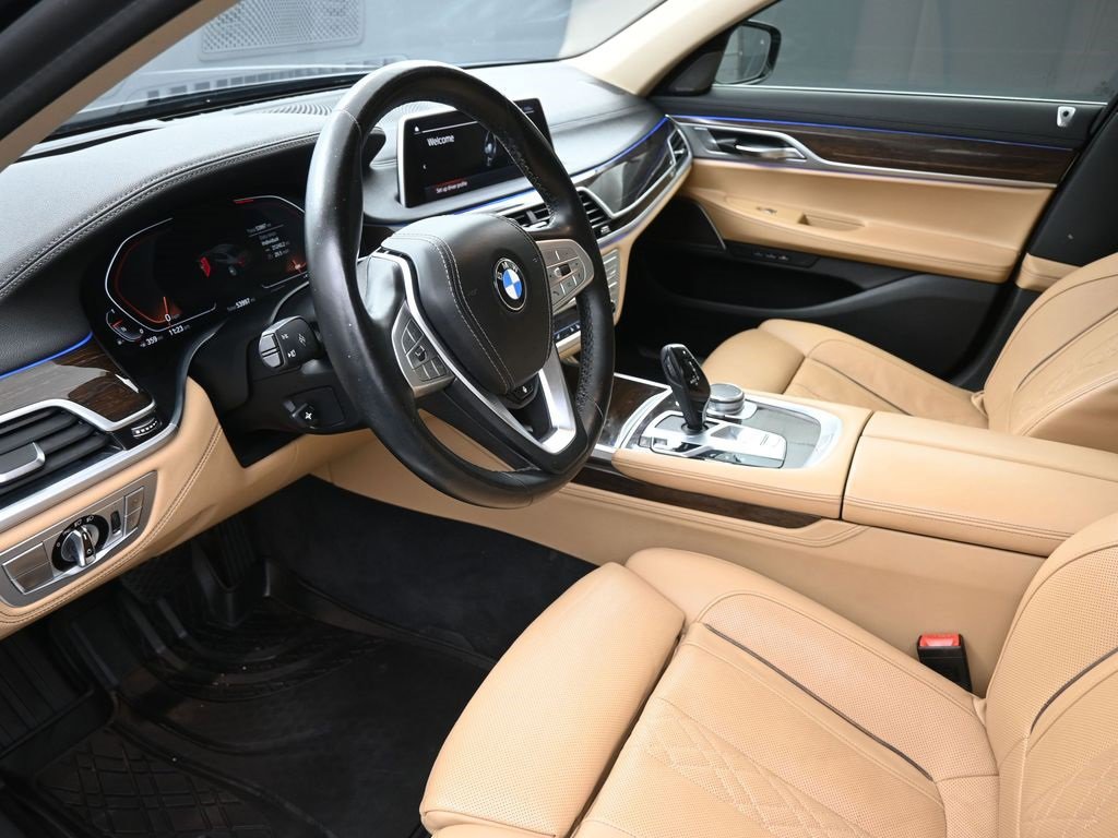 Used 2020 BMW 740i w/ Premium Package image 18