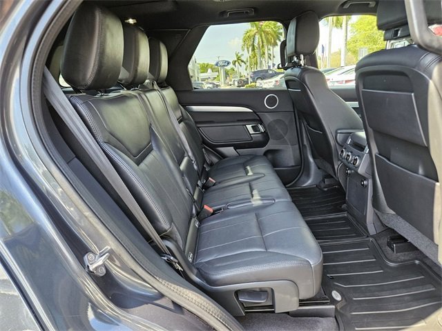 Used 2020 Land Rover Discovery Landmark image 10