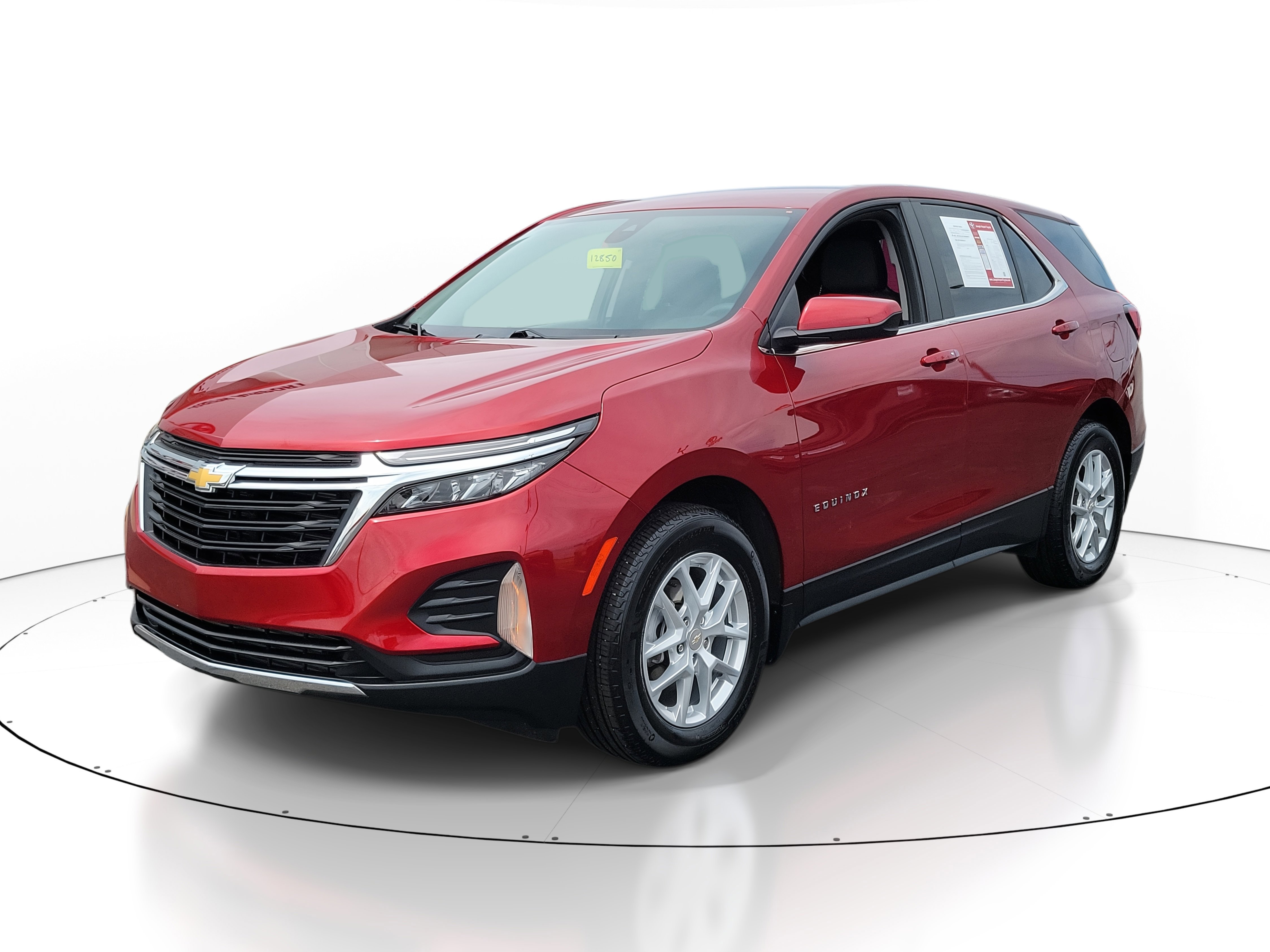 Used 2023 Chevrolet Equinox LT image 2
