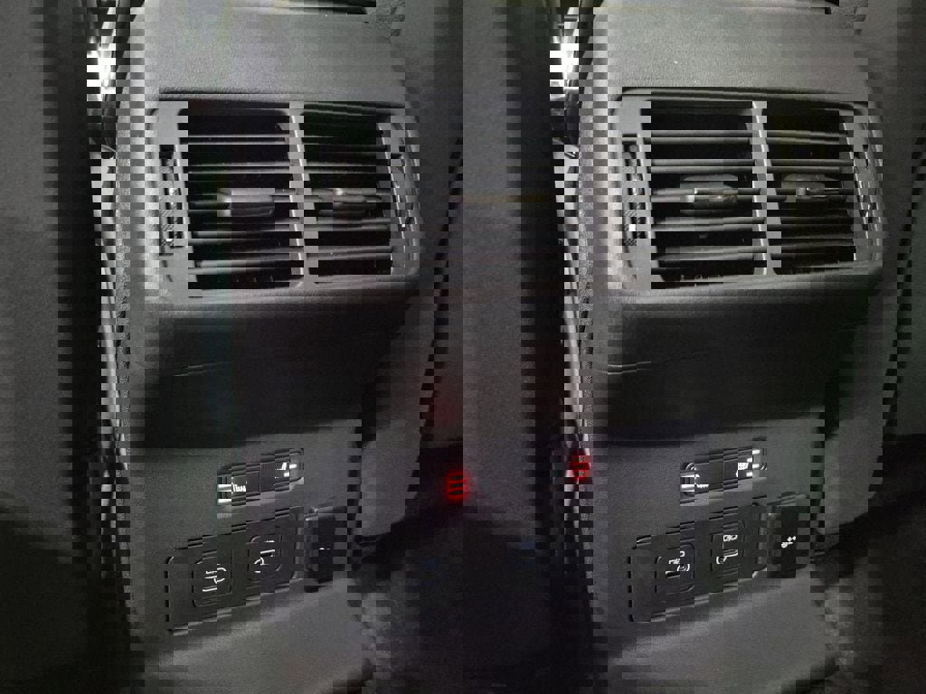 New 2026 Land Rover Range Rover Velar Dynamic SE image 23