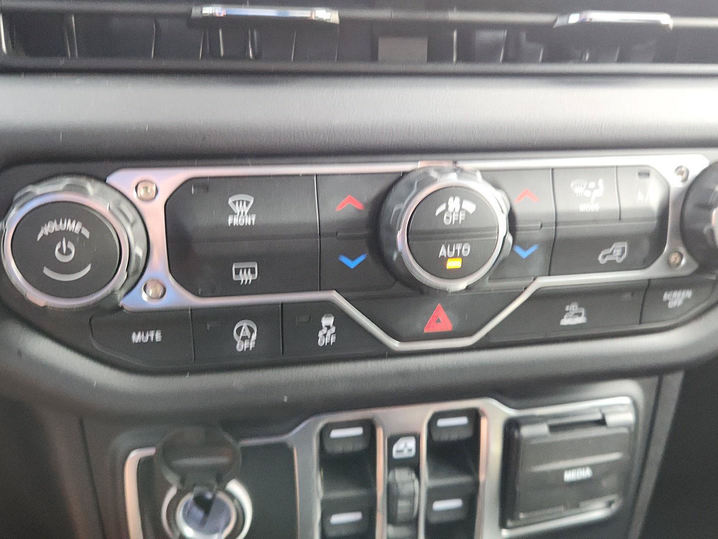 Used 2026 Jeep Gladiator Mojave AWD/4WD image 19