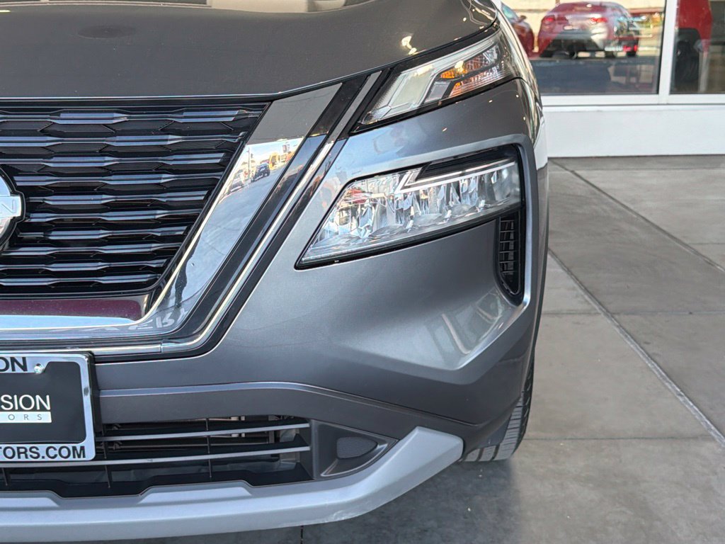 Used 2023 Nissan Rogue SV FWD image 5