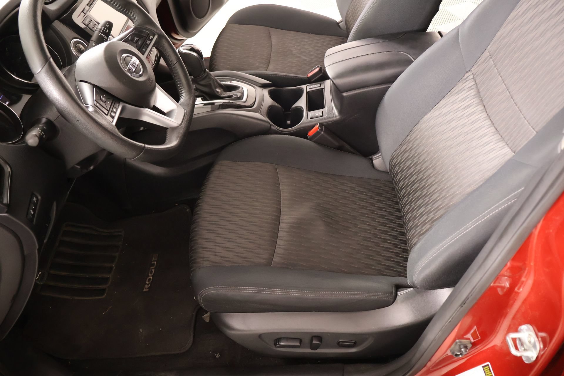 Used 2018 Nissan Rogue SV FWD image 11
