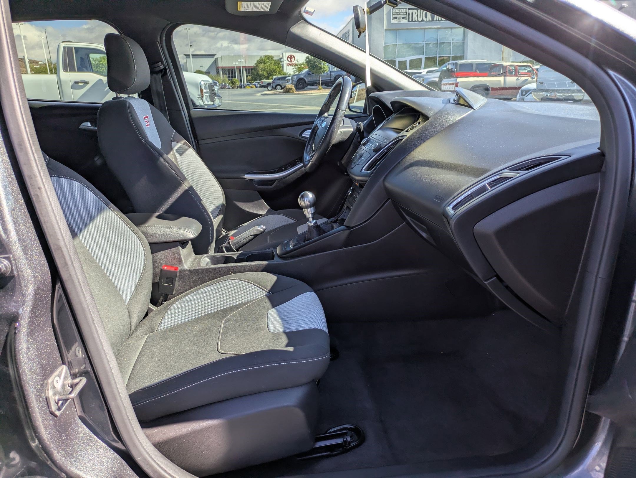 Used 2018 Ford Focus ST image 31