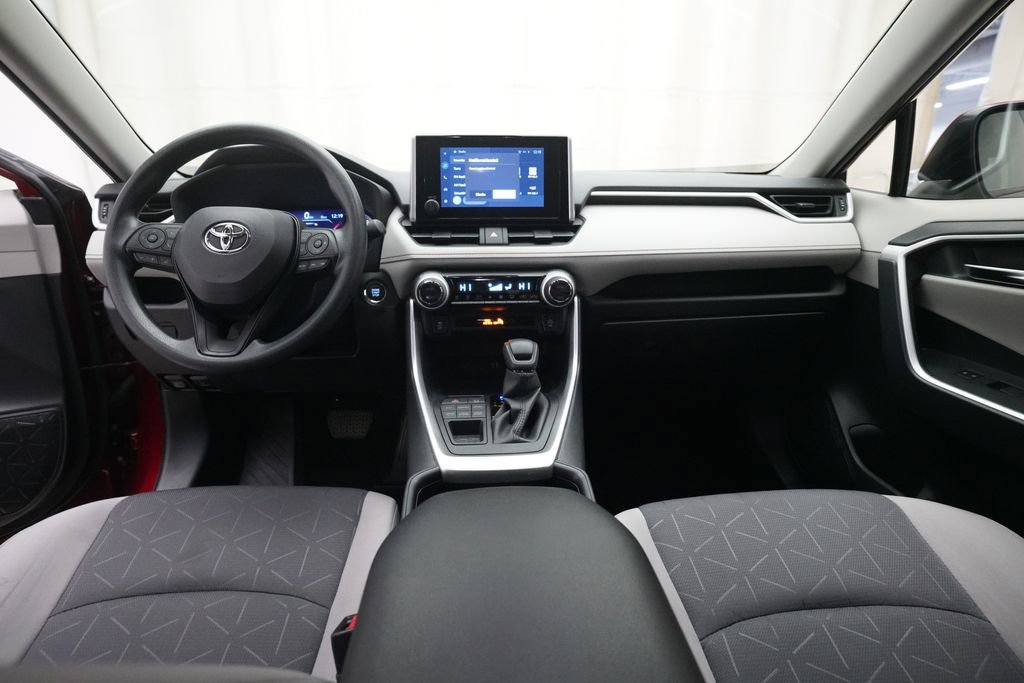 Used 2023 Toyota RAV4 XLE AWD/4WD image 5