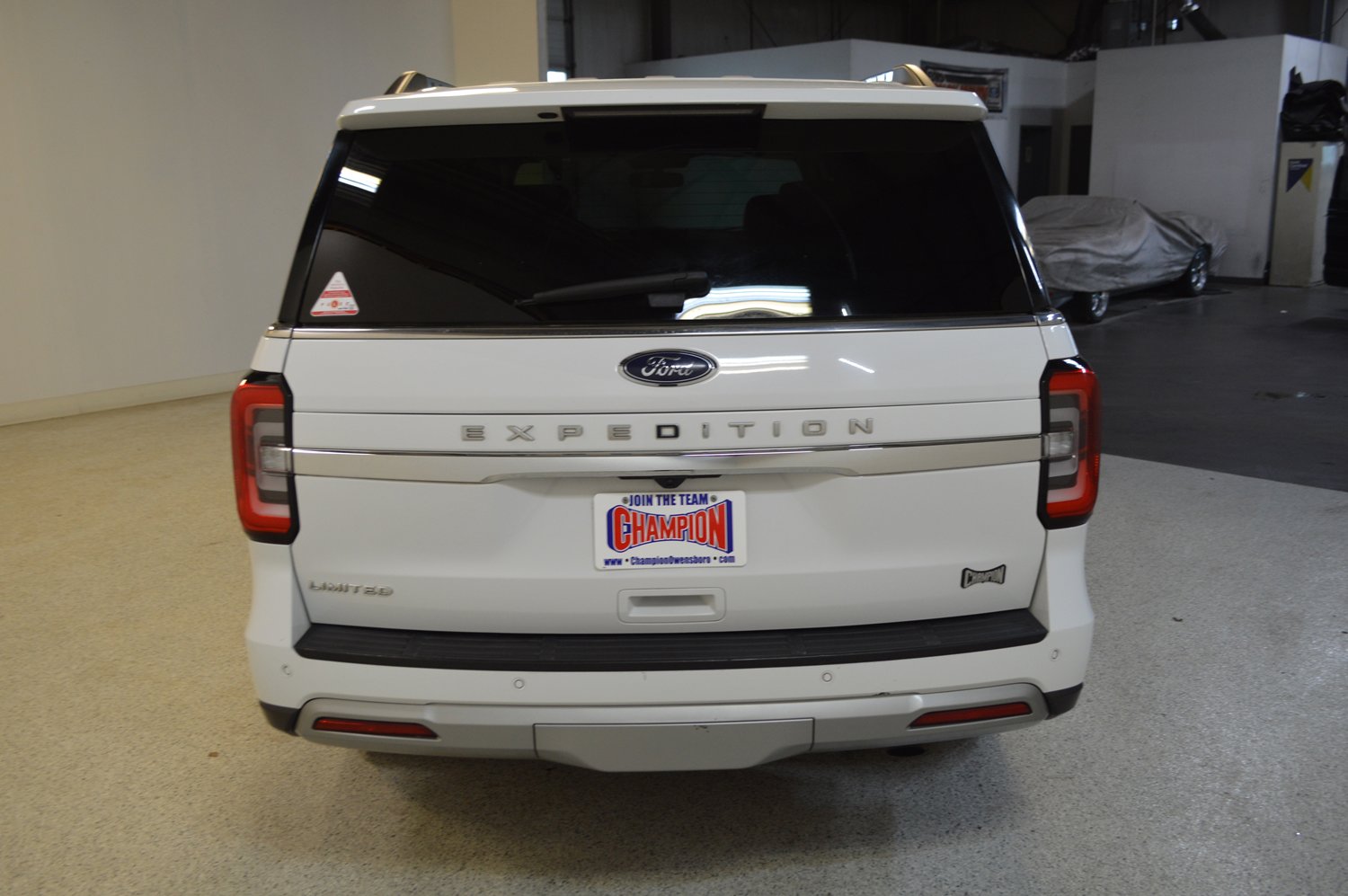 Used 2024 Ford Expedition Limited AWD/4WD image 4