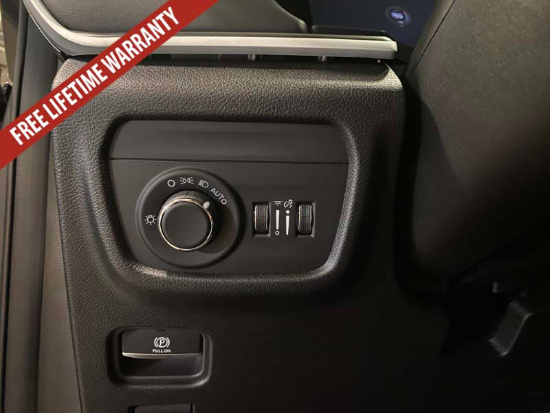 Used 2025 Jeep Grand Cherokee Laredo X w/ Luxury Tech Group I AWD/4WD image 39