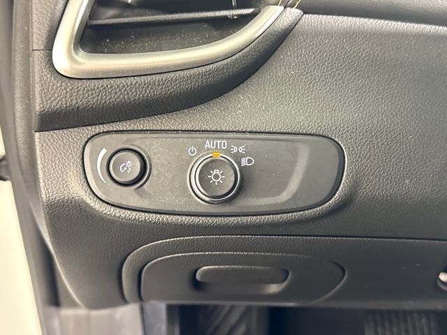 Used 2020 Chevrolet Trax LT w/ LT Convenience Package image 29