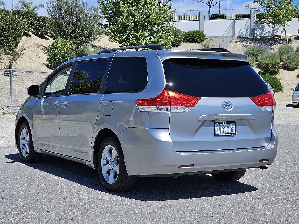 Used 2012 Toyota Sienna LE w/ Preferred Pkg image 16