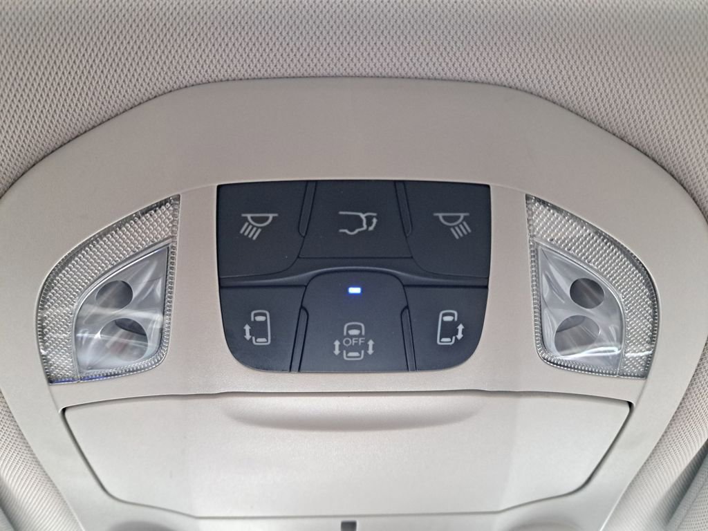 Used 2017 Chrysler Pacifica Limited image 27