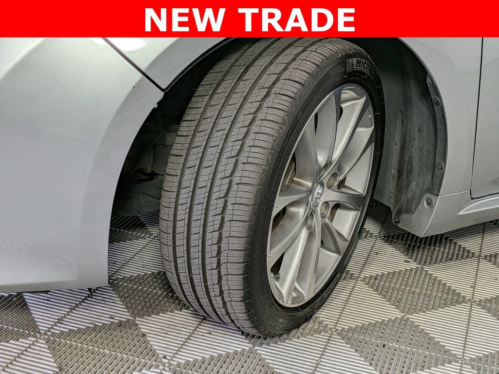 Used 2015 Toyota Avalon XLE Touring image 9