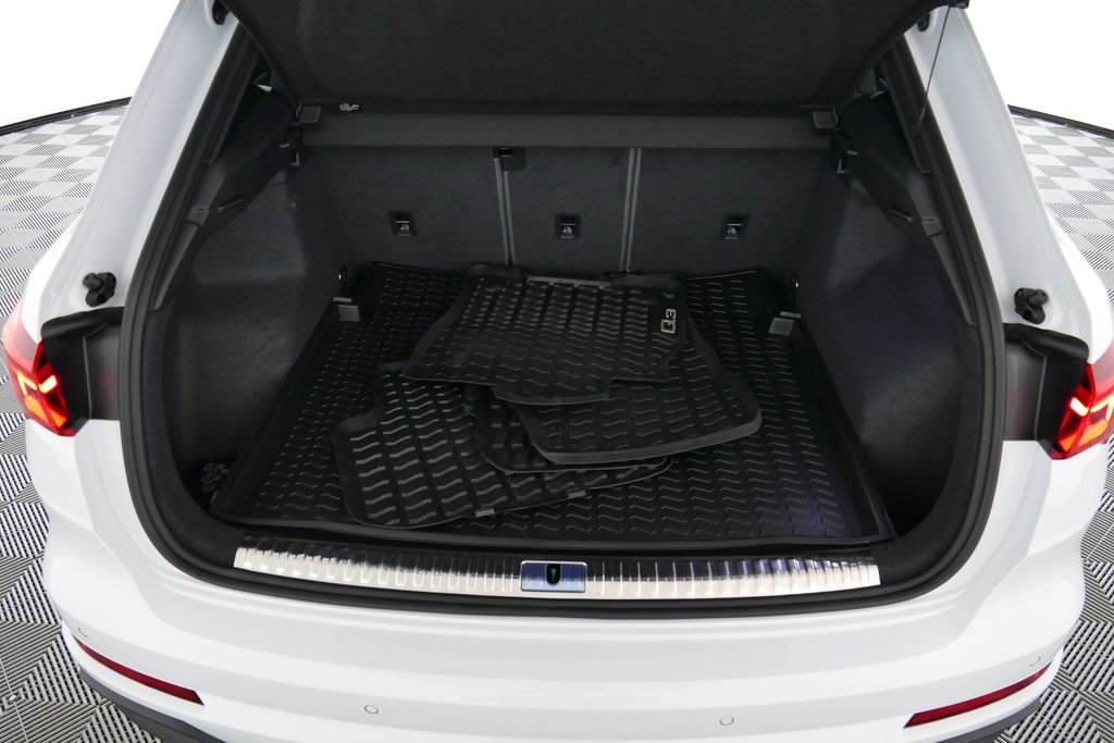 Used 2025 Audi Q3 2.0T Premium image 3