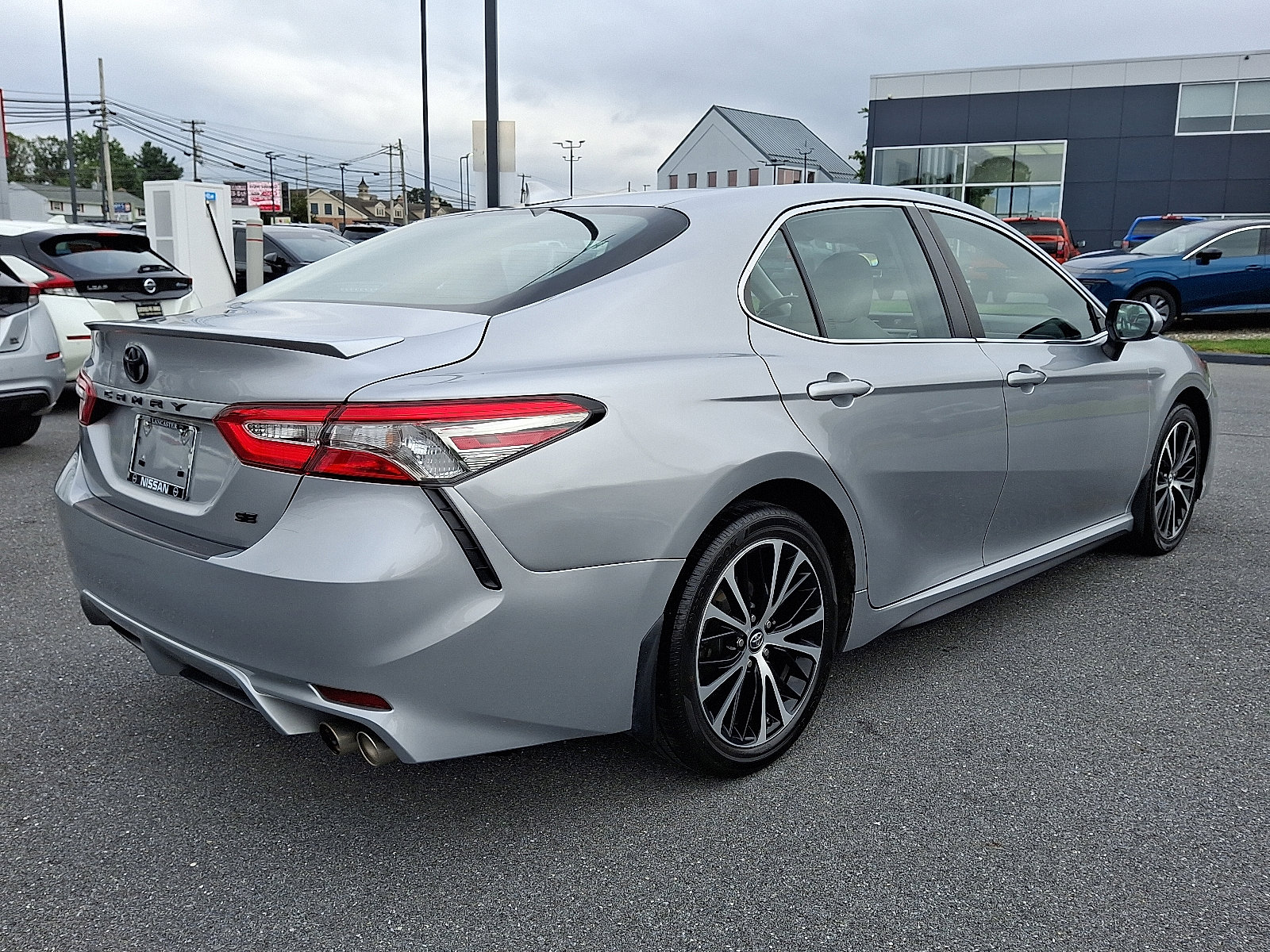Used 2019 Toyota Camry image 8