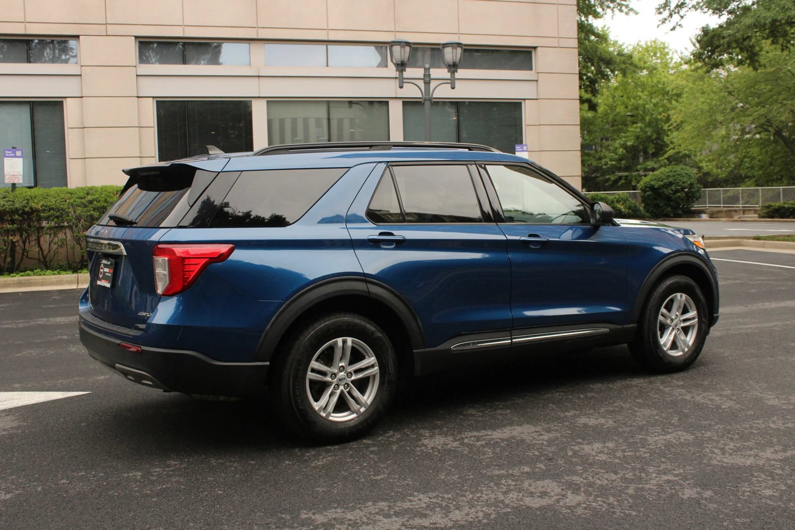 Used 2021 Ford Explorer XLT w/ Equipment Group 202A AWD/4WD image 7