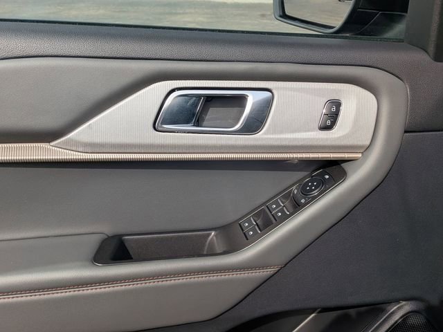Used 2025 Ford Explorer Active w/ Active Comfort Package image 13