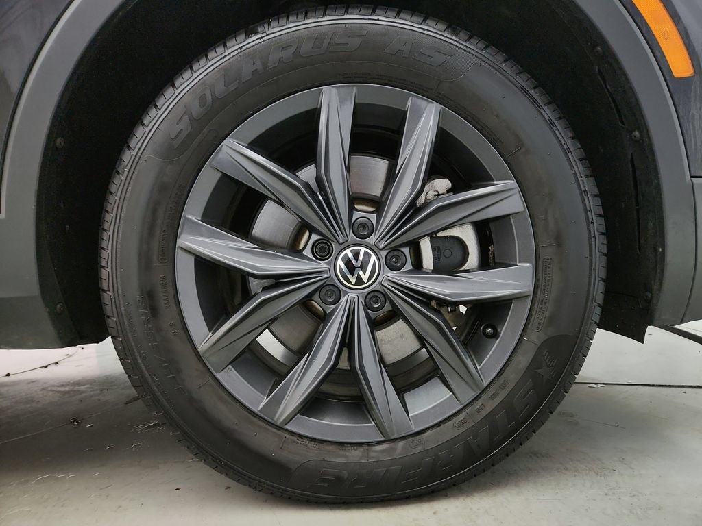 Used 2024 Volkswagen Tiguan SE AWD/4WD image 30