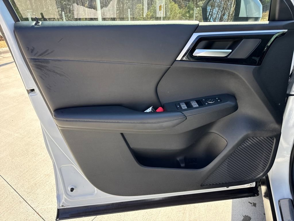 Used 2022 Mitsubishi Outlander SE image 25