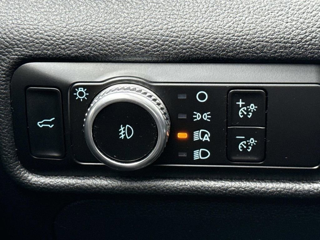 Used 2023 Ford Explorer XLT w/ Equipment Group 202A image 13