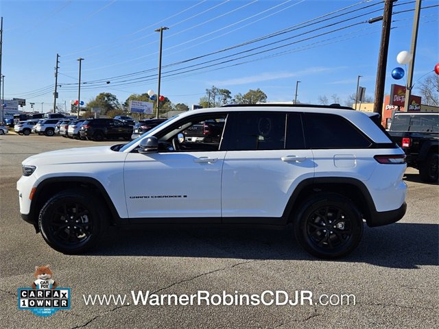 Used 2024 Jeep Grand Cherokee Altitude image 4