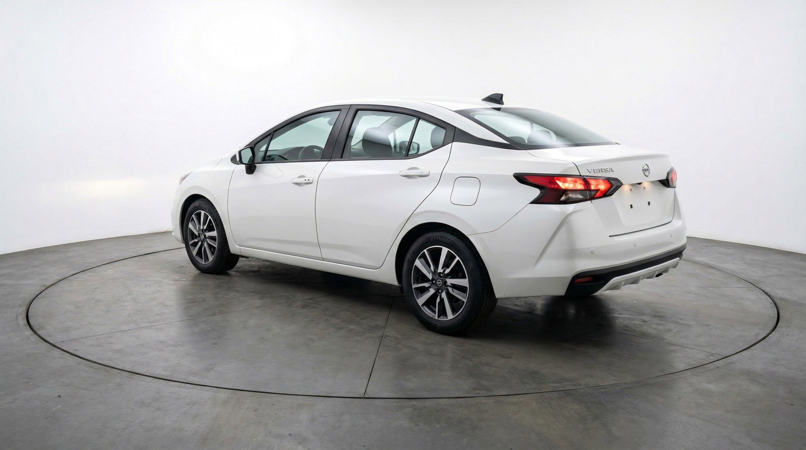 Used 2025 Nissan Versa SV FWD image 6