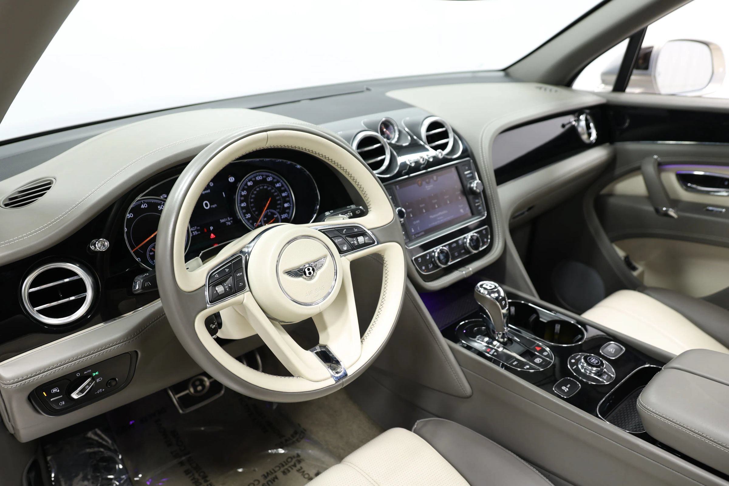 Used 2018 Bentley Bentayga Onyx Edition AWD/4WD image 23