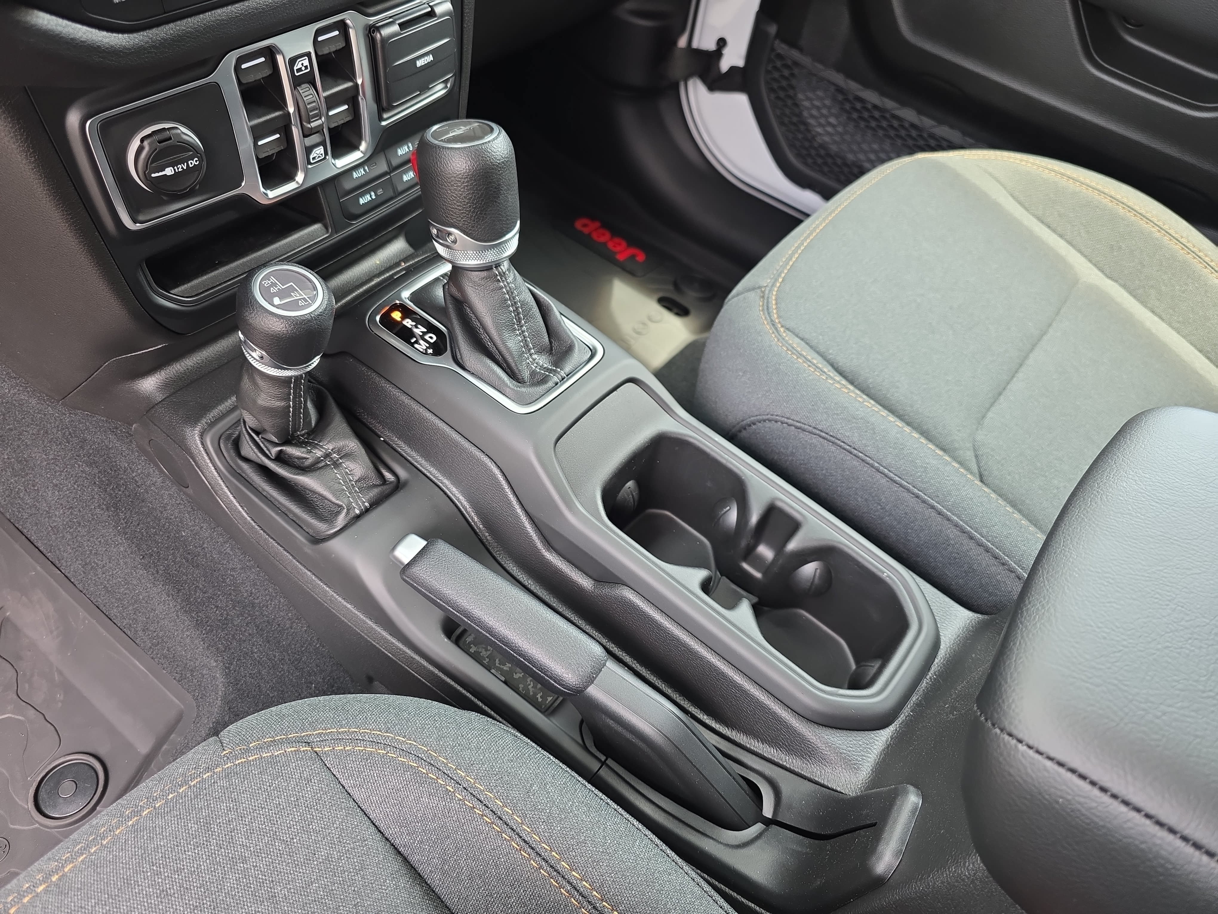New 2026 Jeep Gladiator Sport AWD/4WD image 22